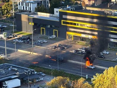 Ворог вдарив по трасі під Києвом: горять автомобілі, є загиблі