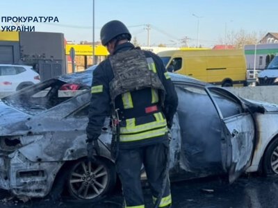 Удар росії по трасі Київ – Одеса: палають авто, є загиблі й травмовані