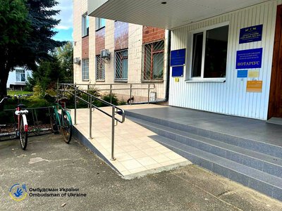 Центр підтримки з недоступними ліфтами: на Чернігівщині перевірили умови для людей з інвалідністю
