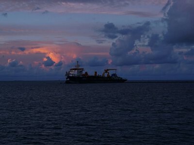 Вашингтон відкриває танкерам тіньового флоту шлях на нафтовий ринок