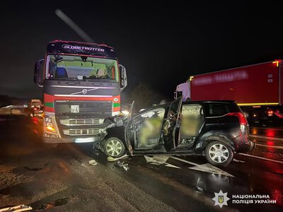 На Львівщині водій легковика загинув у ДТП із вантажівкою