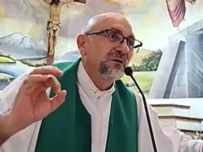 Смерть священника через велетенський хрест – перед цим він промовив пророчі слова (Відео)
