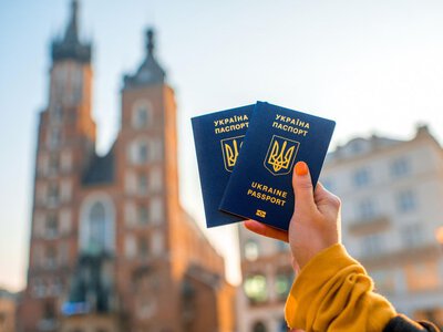 Без цього документа закордонний паспорт не оформлять: що треба взяти до ДМС