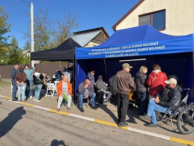 Вікна забиті, дахи пошкоджені: в Ірпені продовжують рятувати оселі після обстрілу