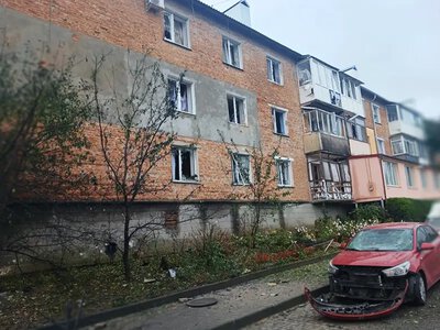 На Кам’янеччині внаслідок російської атаки є поранені, пошкоджені будинки та автомобілі