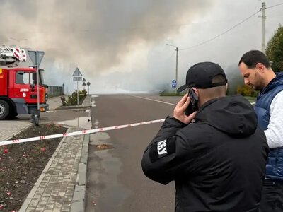 Внаслідок ворожої атаки на Рівненщині зазнав пошкоджень торговий центр