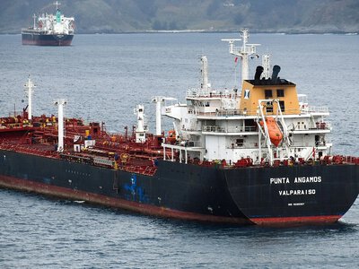 Нафта знову наблизилася до цінового максимуму попри збільшення поставок з Близького Сходу