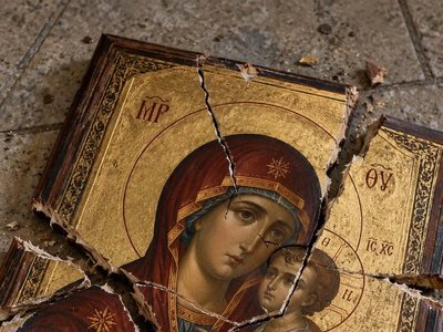 Священник Анатолій Куліш пояснив, чи варто боятися, коли падають ікони