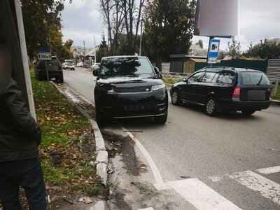 У Черкасах водій Range Rover поїхав на червоне світло і зіткнувся із автомобілем Skoda
