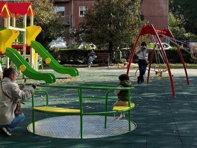 У Мукачеві облаштували інклюзивний дитячий майданчик (ФОТО)