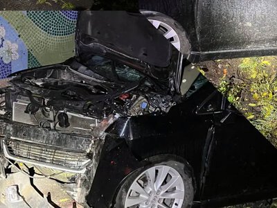 У Ковелі Toyota в’їхала у зупинку громадського транспорту