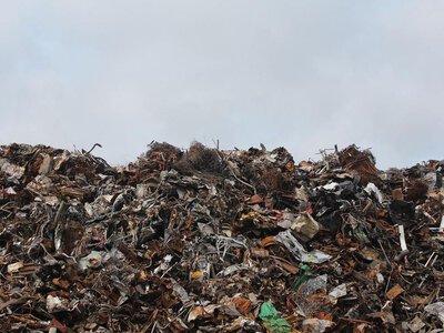 Мільйони гривень іржавіють на складах: чому Україна не продає металобрухт