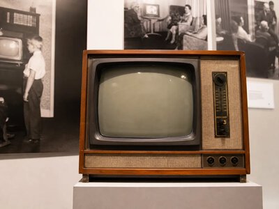 Архівна добірка про сон при місячному світлі та електронне телебачення