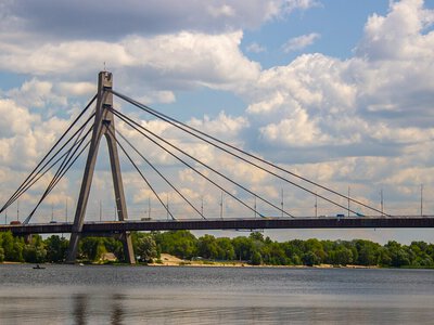 Вибухи над Північним мостом Києва: рух транспорту ускладнено