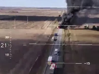 Відео: українські дрони Хорнет атакують російські вантажівки на маршруті до Криму