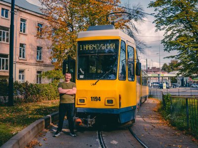 Ветеран 24 омбр став першим в Україні водієм трамвая з протезом: опанував професію за місяць