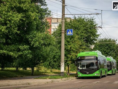 Купили проїзні, а їздити нічим: житомиряни скаржаться на додаткові витрати через зупинку тролейбусів