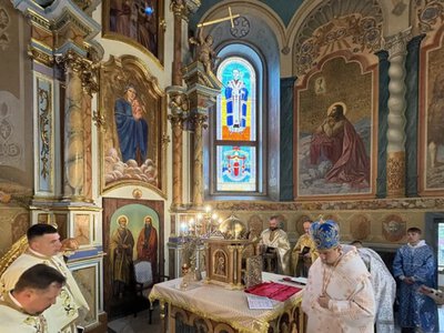 У Козові митрополит освятив новий престол та відкрив парафіяльний дім