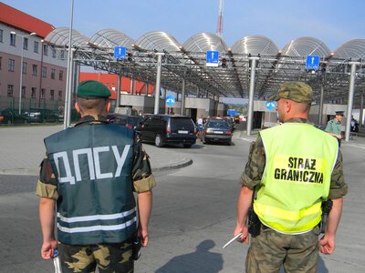 Спільний контроль на кордоні: Польща готова перенести українську митницю на свою територію через обстріли