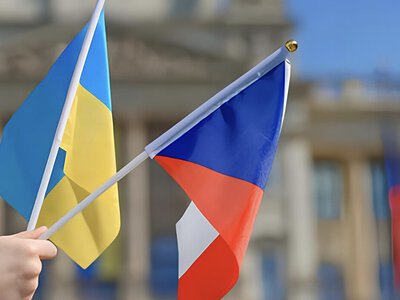 Виплати уріжуть удвічі, а захист скасують: що готують українцям у Чехії