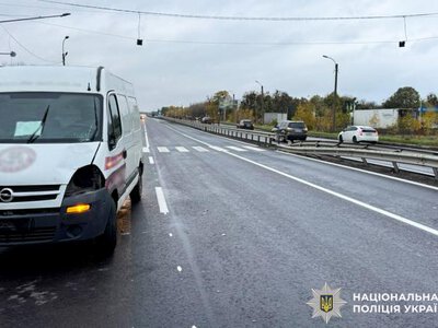 Біля Рівного бус збив пішохода