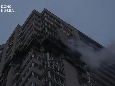 У Києві дрон влучив у 24-поверхівку: є загиблі
