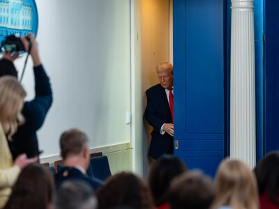 Трамп планував замінити зал для брифінгів у Білому домі на басейн, намагаючись обмежити доступ преси