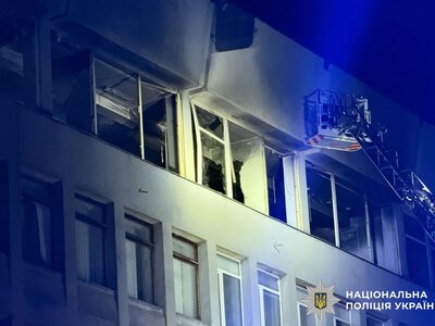Російський дрон влучив у будівлю університету в Кременчуці, є постраждалі