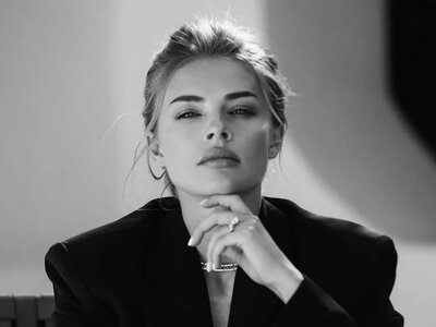 Дружина Зінченка сколихнула соцмережі сексуальною фотосесією з нагоди дня народження