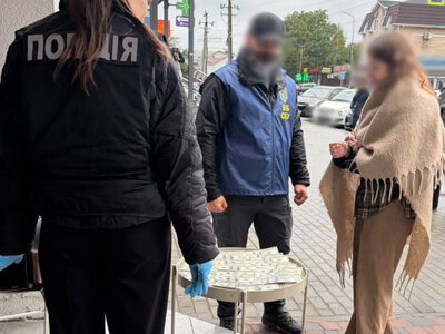 $14 500 за бронювання та розшук: у Києві затримали організаторку корупційної схеми