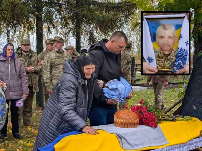 На Гайсинщині попрощалися із батьком двох синів, військовим Романом Крамаренком