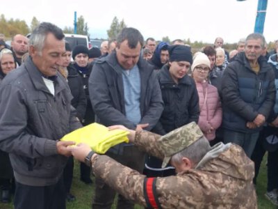 У Ківерцівській громаді попрощалися з військовим Андрієм Смолярем