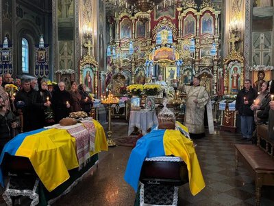 На вічний спочинок у Рівному провели Захисників Василя Войтовича і Євгенія Данилюка