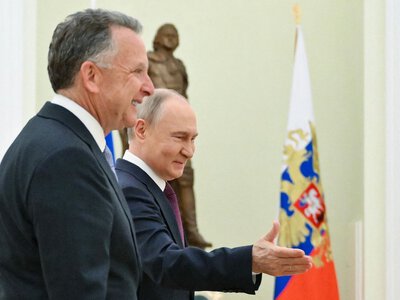 Їдять ікру, червону від крові: експерт розкритикував візити дипломатів до Москви