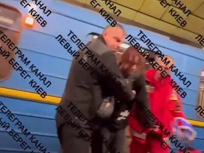 У Києві 14-річна дівчинка впала на колії метро: рух зеленою гілкою зупинили (відео)