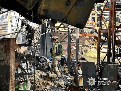 Удар по Первомайську: поліція показала фото та відео наслідків