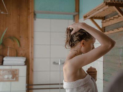 Як сушити волосся без фена: практичні трюки, які виручать при відключенні електроенергії