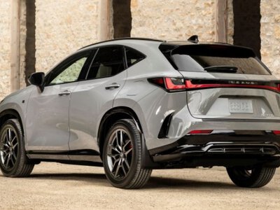 Lexus оновила NX на 2027 рік: потужніший плагін-гібрид, 14-дюймовий екран і нова оптика