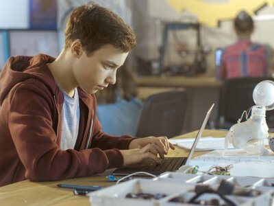 Підлітки хочуть працювати, але роботодавців стримують законодавчі обмеження, — експертка