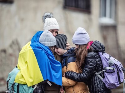 ШІ-відео та фейкові черги: політики в Польщі поширили маніпуляцію про українських біженців