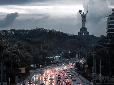Росіяни знову атакували Київ – 15 поранених, значні руйнування, обмежено рух Південним мостом (ФОТО, ВІДЕО)
