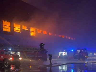 У Києві після атаки балістикою повідомляють про знищення ТЦ «Епіцентру»