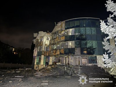 У Кременчуці поліція та СБУ документують наслідки ворожого обстрілу