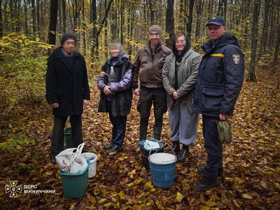 На Вінниччині у лісі заблукали четверо грибників