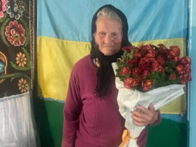 У селі Кремеш привітали довгожительку з 90-річчям