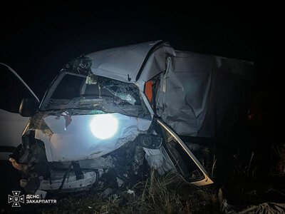 Внаслідок ДТП на Тячівщині загинув водій мікроавтобуса з Іванофранківщини