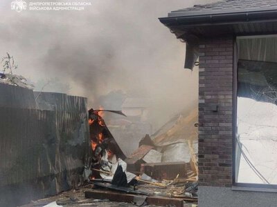 Після російської атаки у Дніпрі виникли пожежі приватному секторі: що відомо