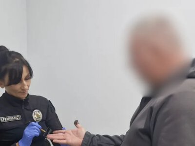 В Одесі викрили інструктора автошколи, який «допомагав» зі складанням іспиту за 800 доларів