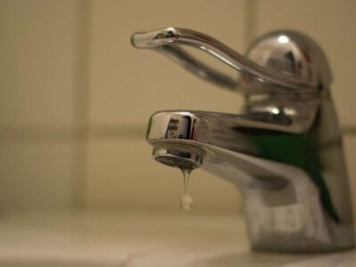 На деяких вулицях та житловому масиві в Дніпрі відключили воду 22 жовтня: адреси та причини