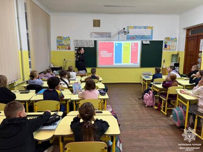 «Безпека та уважність»: у школах Івано-Франківська тривають профілактичні уроки поліції